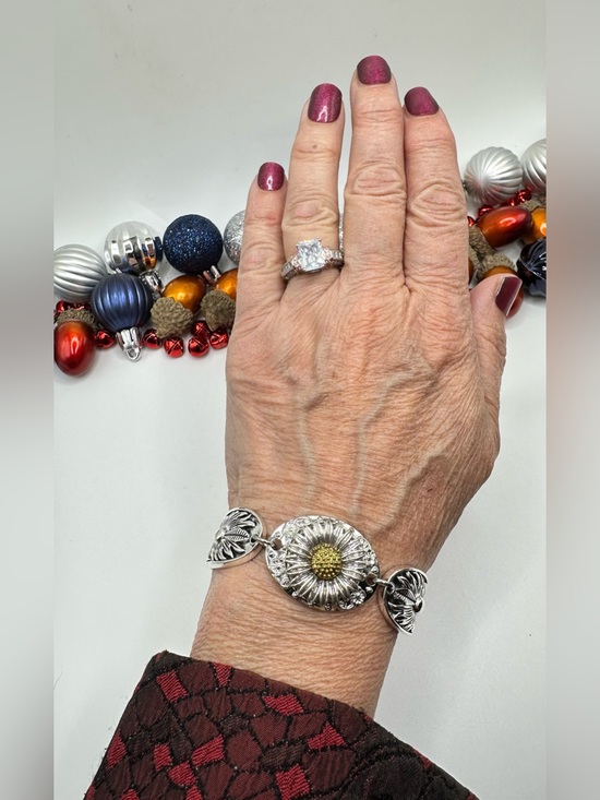 Jewelry - Sunflower Snap Jewelry Bangle Bracelet 18mm Ginger Snap! Size: Large Wrist NWT